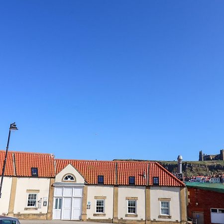 Beachfront Whitby Bagian luar foto