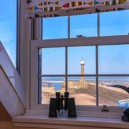 Beachfront Whitby Bagian luar foto