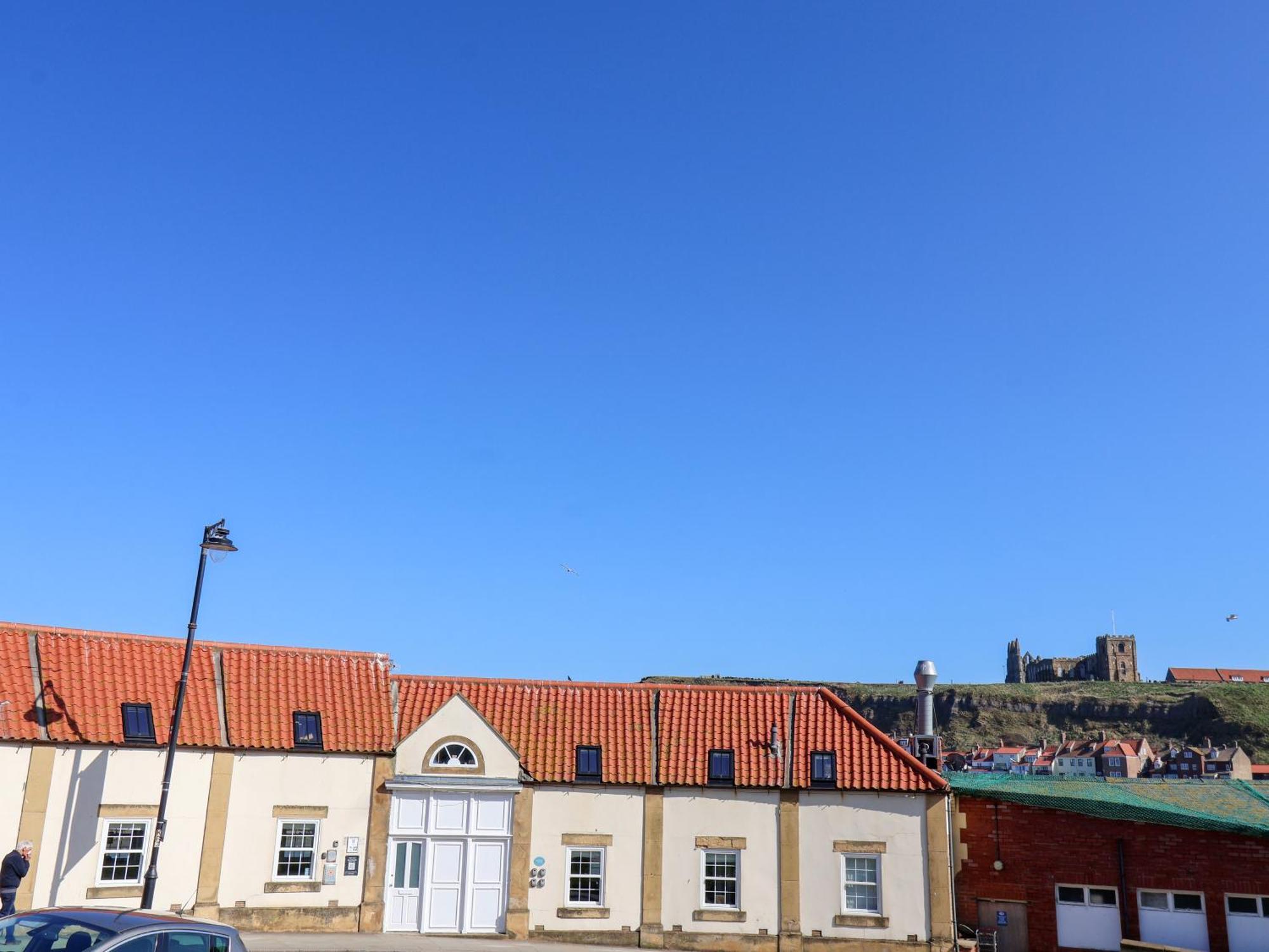 Beachfront Whitby Bagian luar foto