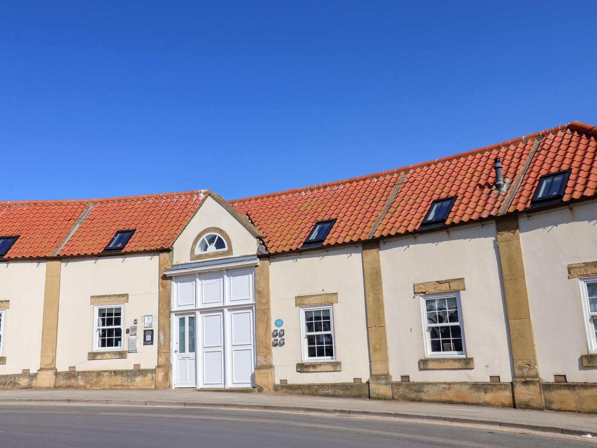 Beachfront Whitby Bagian luar foto