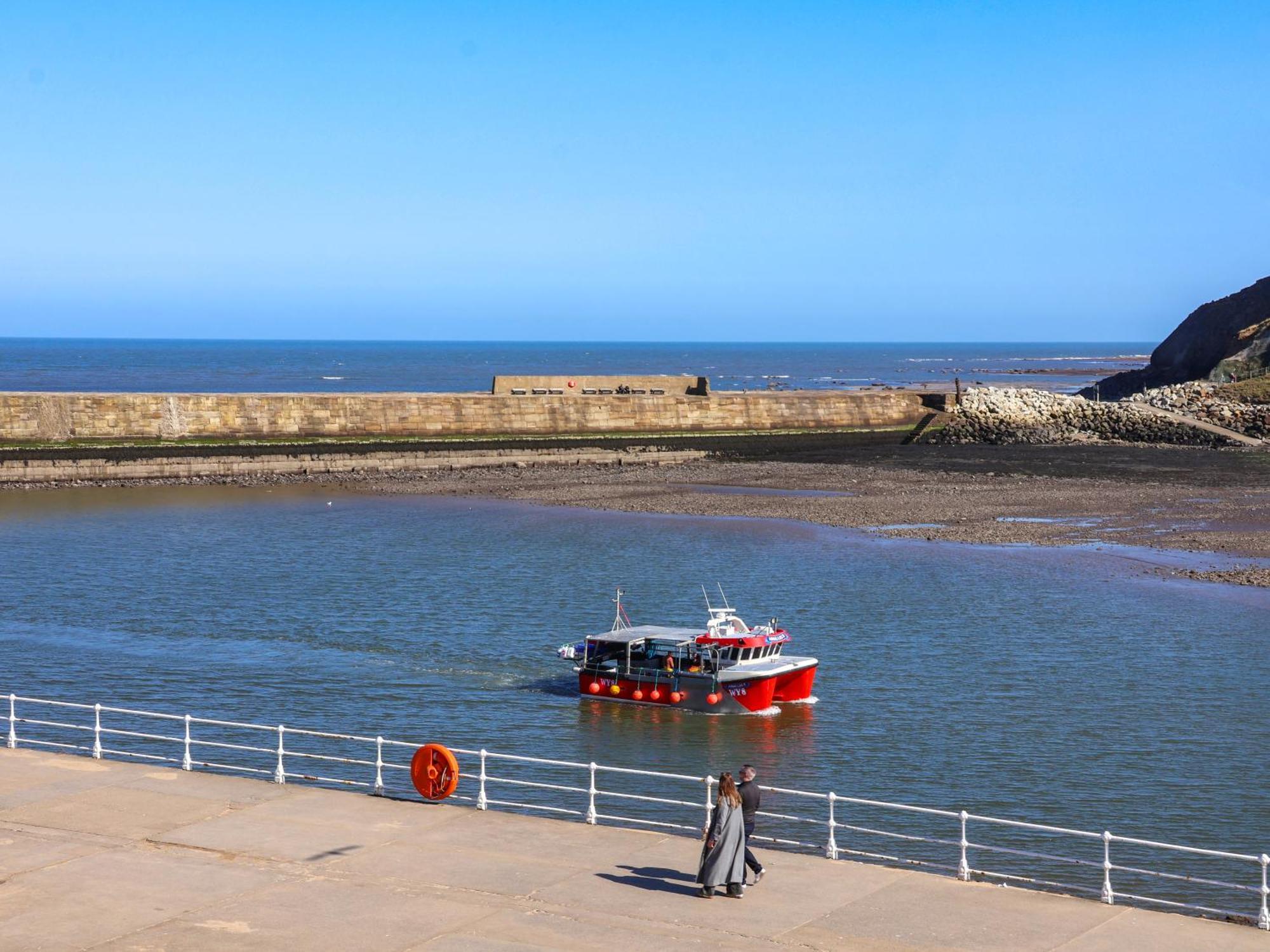 Beachfront Whitby Bagian luar foto