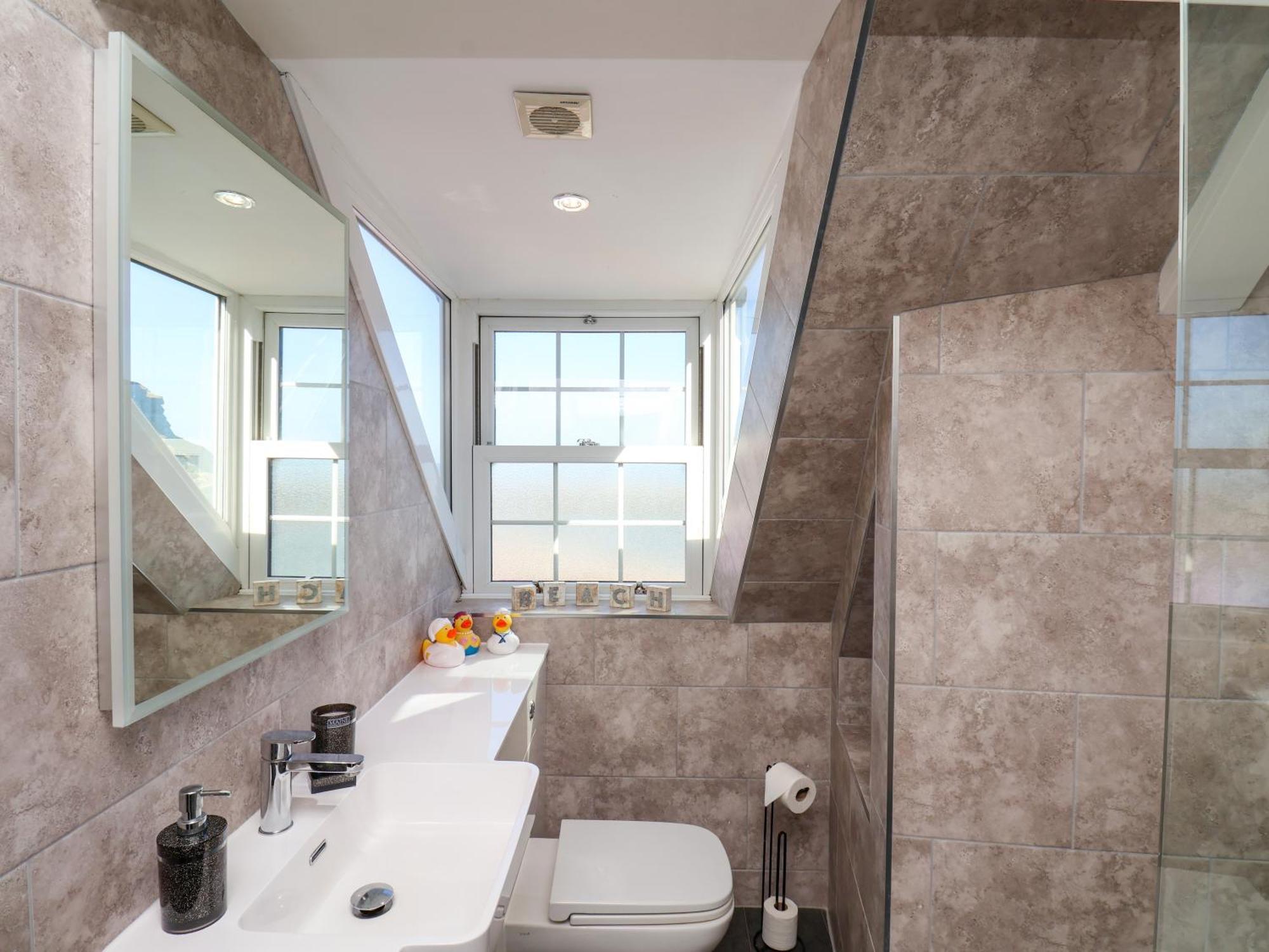 Beachfront Whitby Bagian luar foto