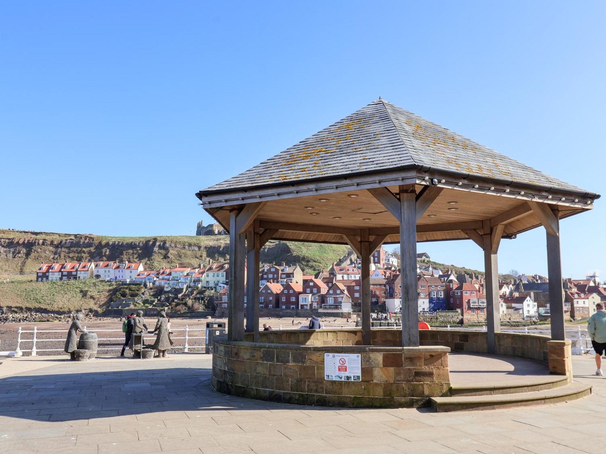 Beachfront Whitby Bagian luar foto