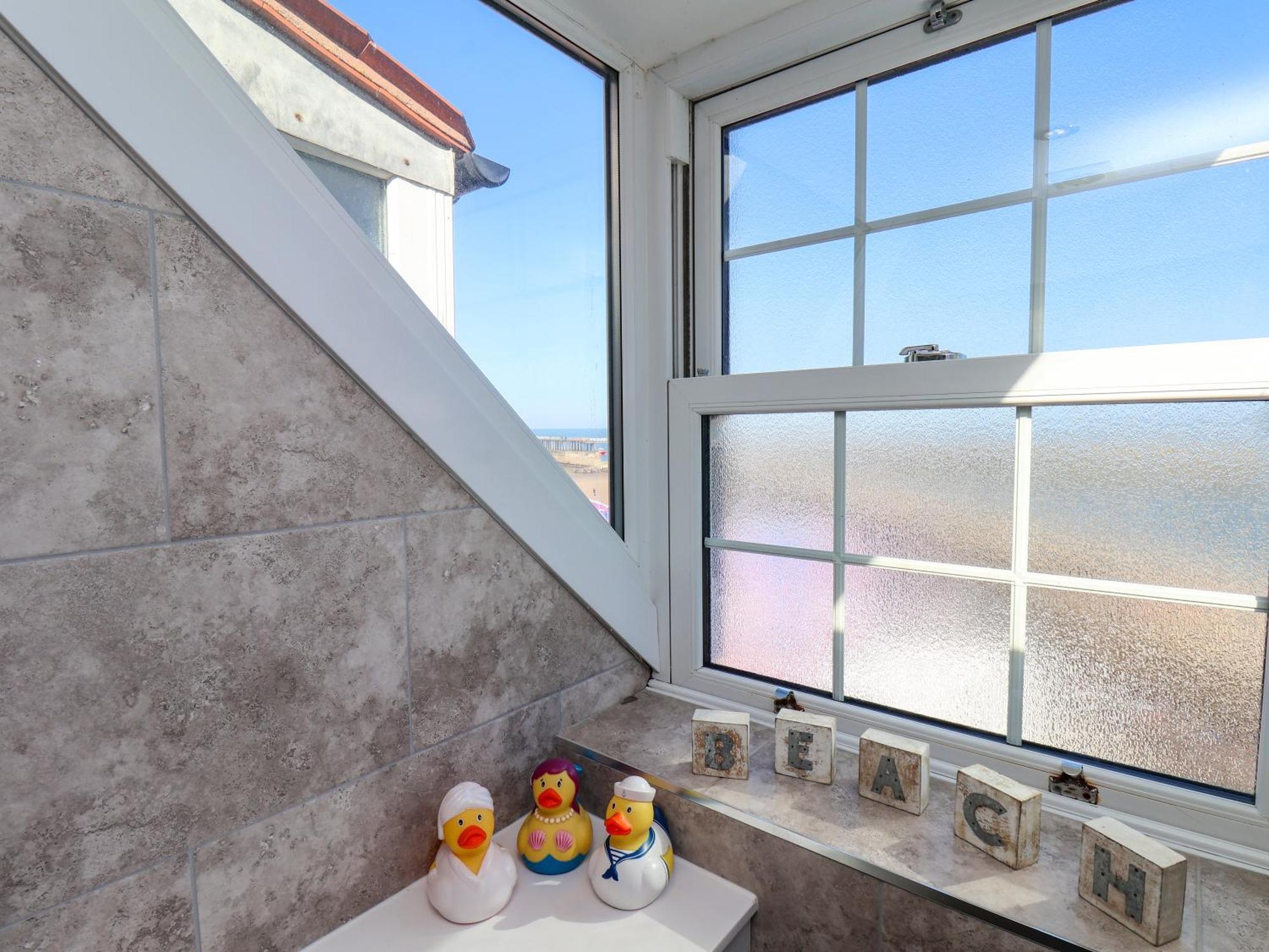 Beachfront Whitby Bagian luar foto