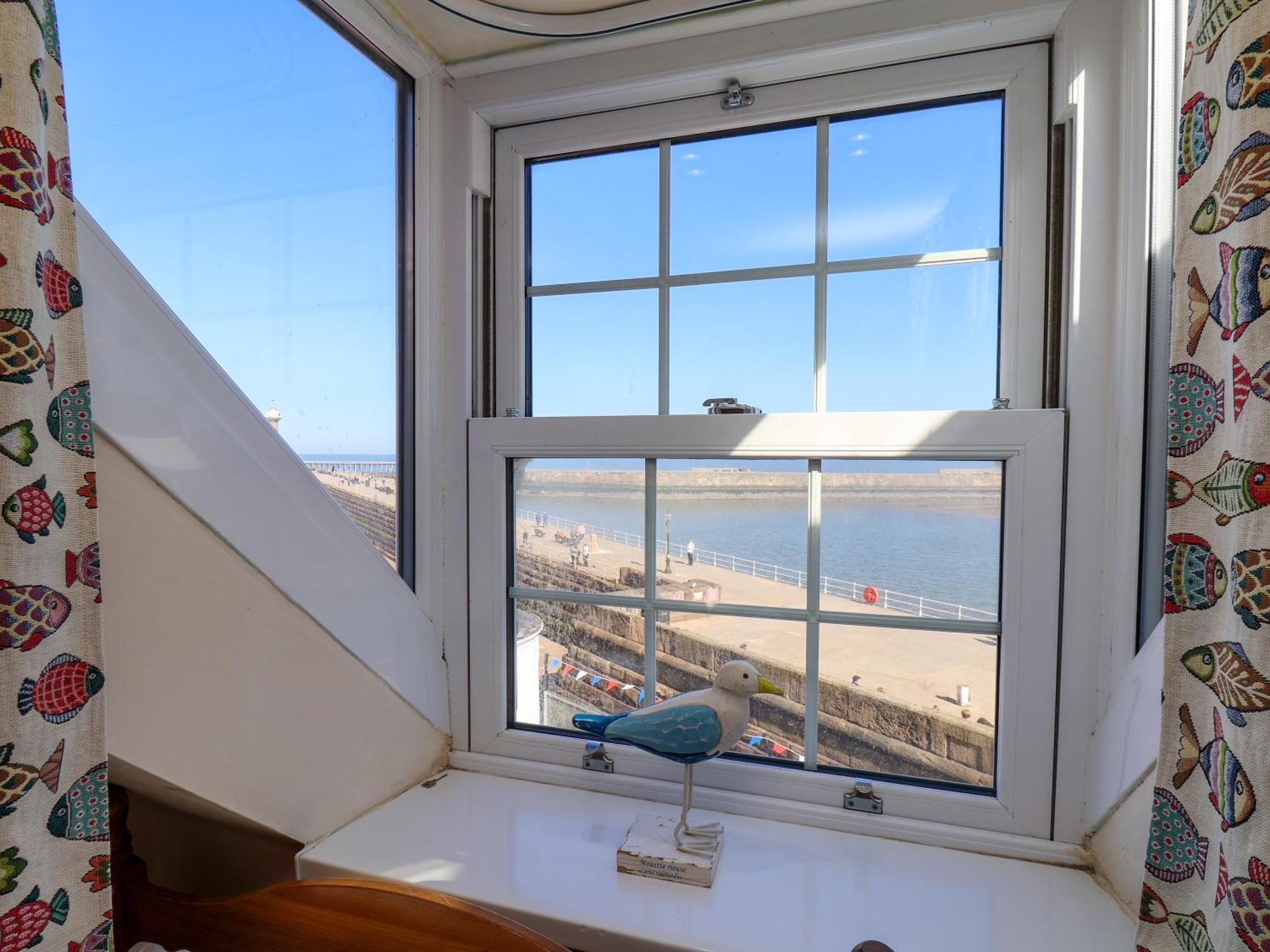 Beachfront Whitby Bagian luar foto
