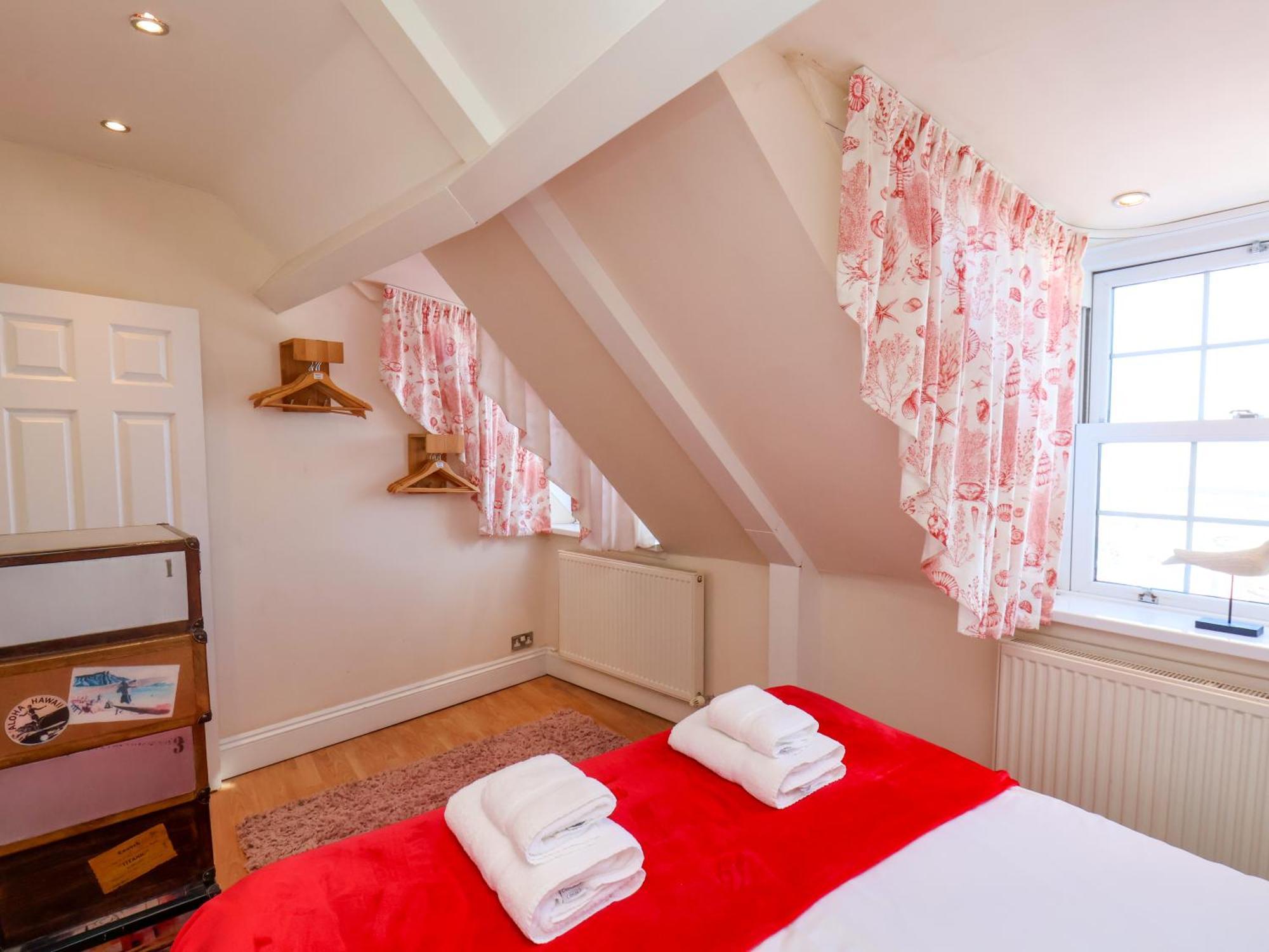 Beachfront Whitby Bagian luar foto