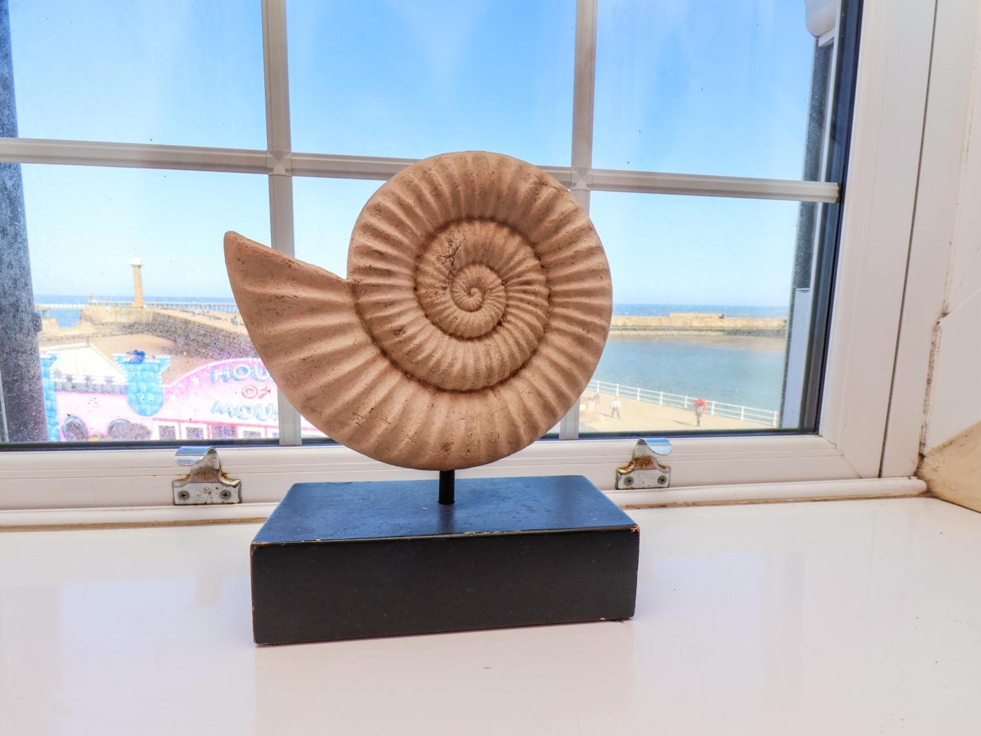 Beachfront Whitby Bagian luar foto